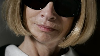 Anna Wintour Attempts To Make Friends With Teenage Girls